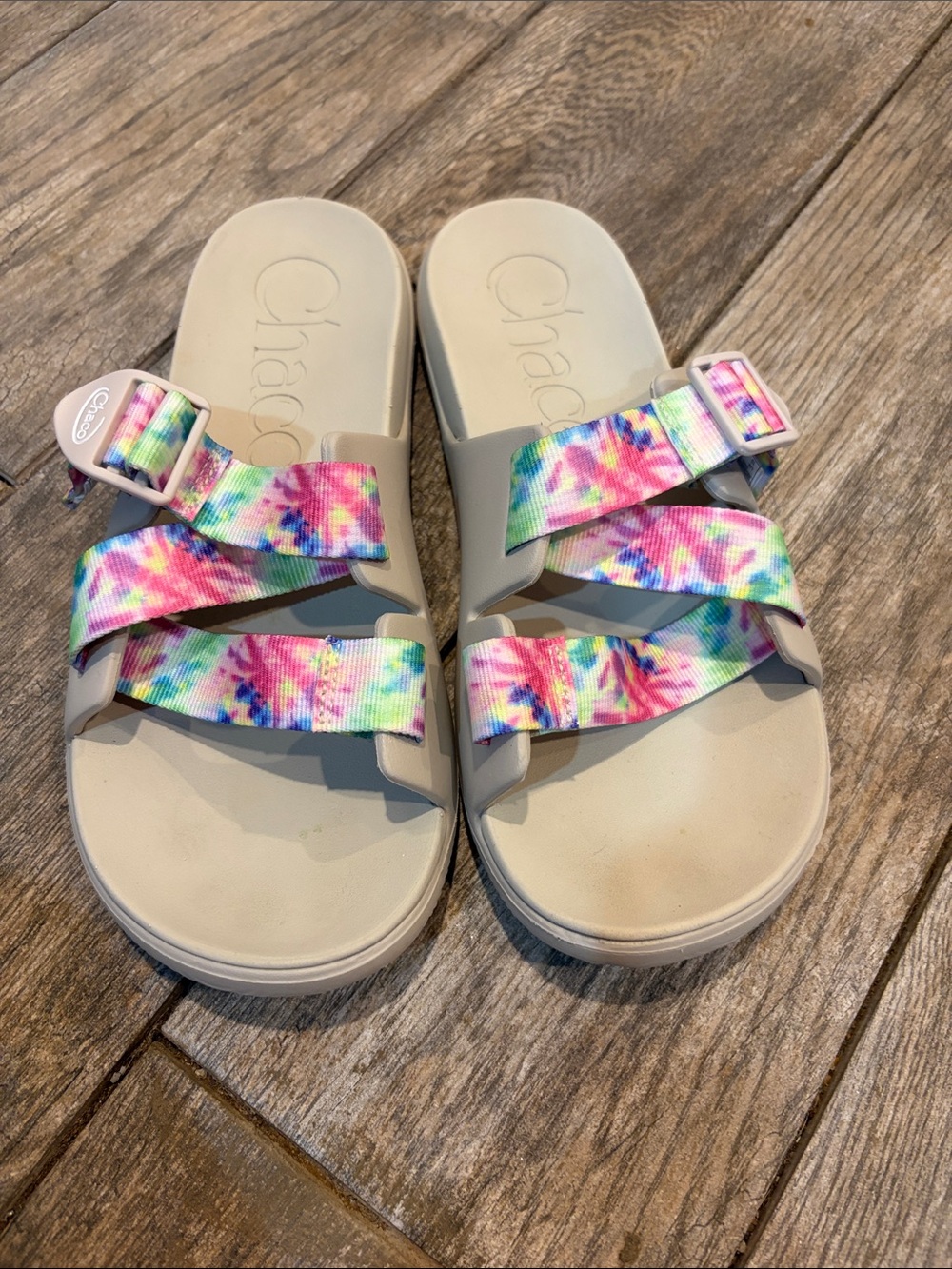 Chaco Chillos Beige Footbed Sandals with Multicolor Tie-Dye Straps size 10
